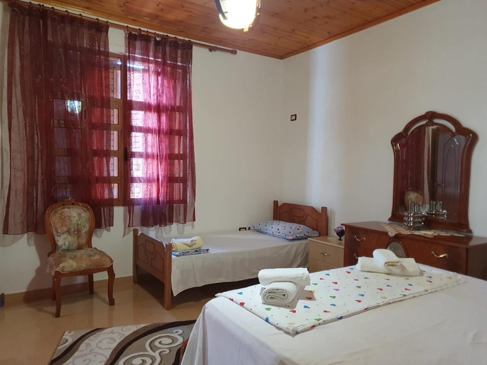 Sara Guesthouse Берат Экстерьер фото